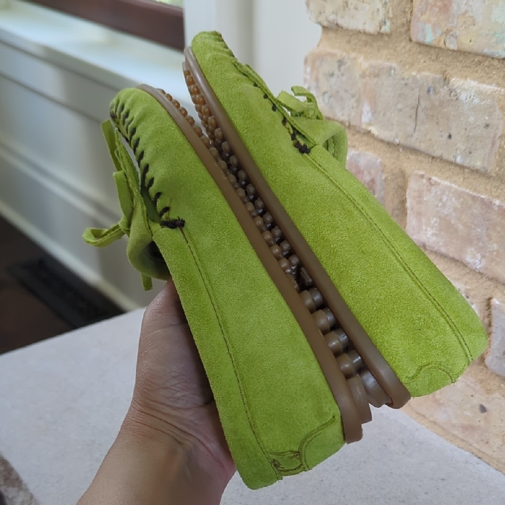 MINNETONKA I NWOT Lime Green Suede Leather Kilty Hardsole Moccasins Shoes, 5 - Picture 9 of 11